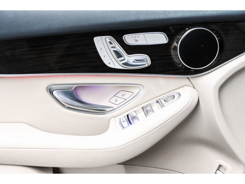 【九十脉推荐】一手车主、无事故、低里程、高性价比!2020 Mercedes-Benz GLC300,Premium Package 售价:$35,888(低于市场平均交易价格:15%)