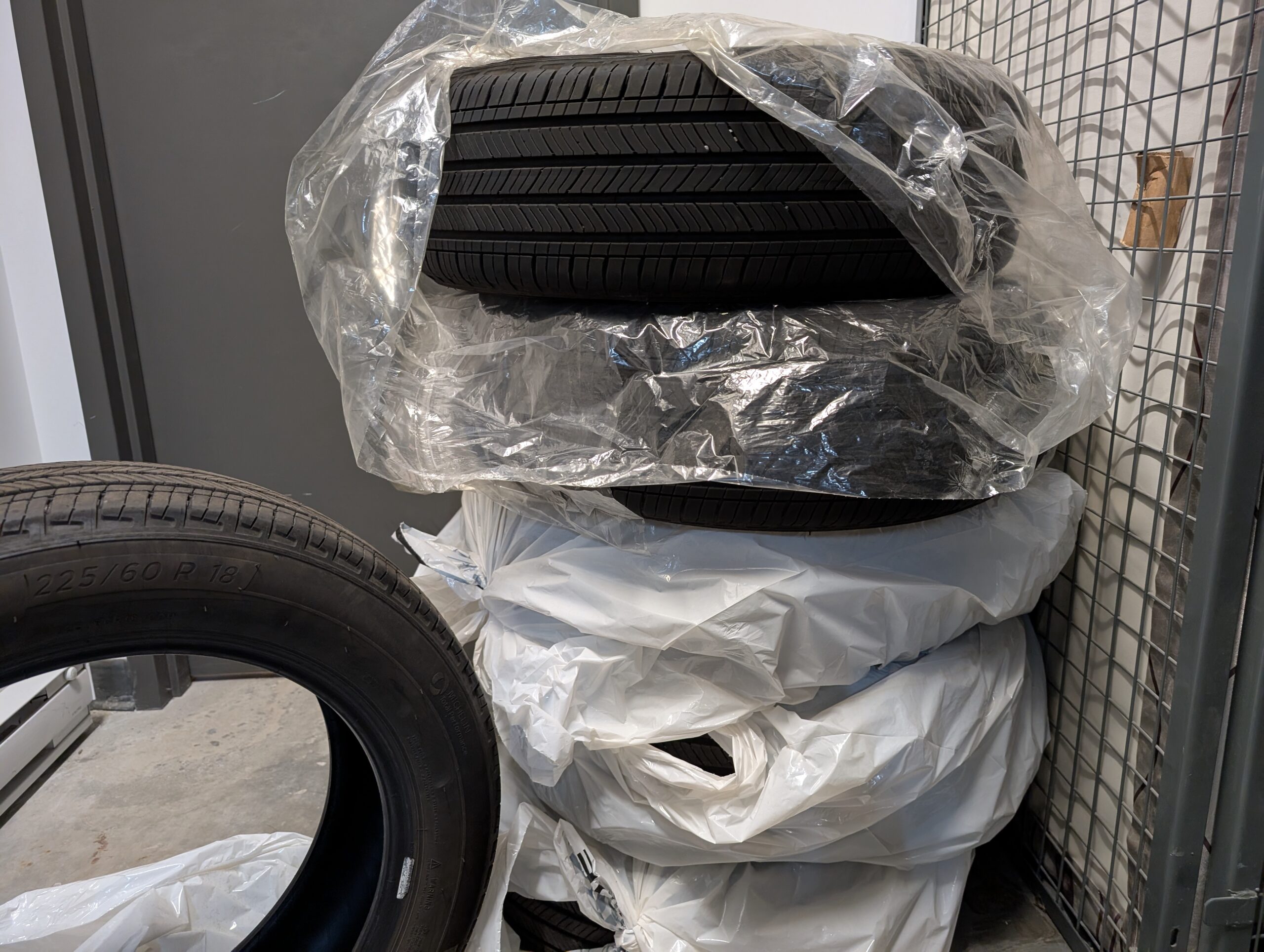 【帮车友转发】出自用9成新225/60 R18 轮胎，一套4个加2个备用