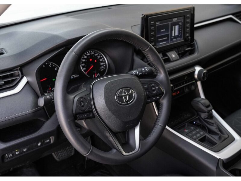 【九十脉推荐】一手车主, 无事故, 低里程, 极佳车况!2021 Toyota RAV4 AWD XLE(四驱 中配),售价:$33,915(低于市场平均交易价格:13%)
