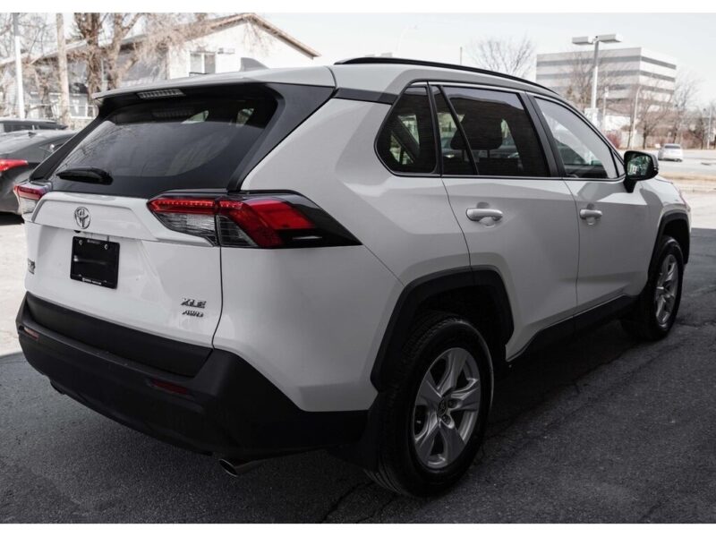【九十脉推荐】一手车主, 无事故, 低里程, 极佳车况!2021 Toyota RAV4 AWD XLE(四驱 中配),售价:$33,915(低于市场平均交易价格:13%)